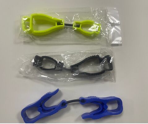 Clips de gants en plastique Impression de logo personnalisé Porteur de gants de travail durable Matériau en polyéthylène Options de couleurs et de tailles multiples